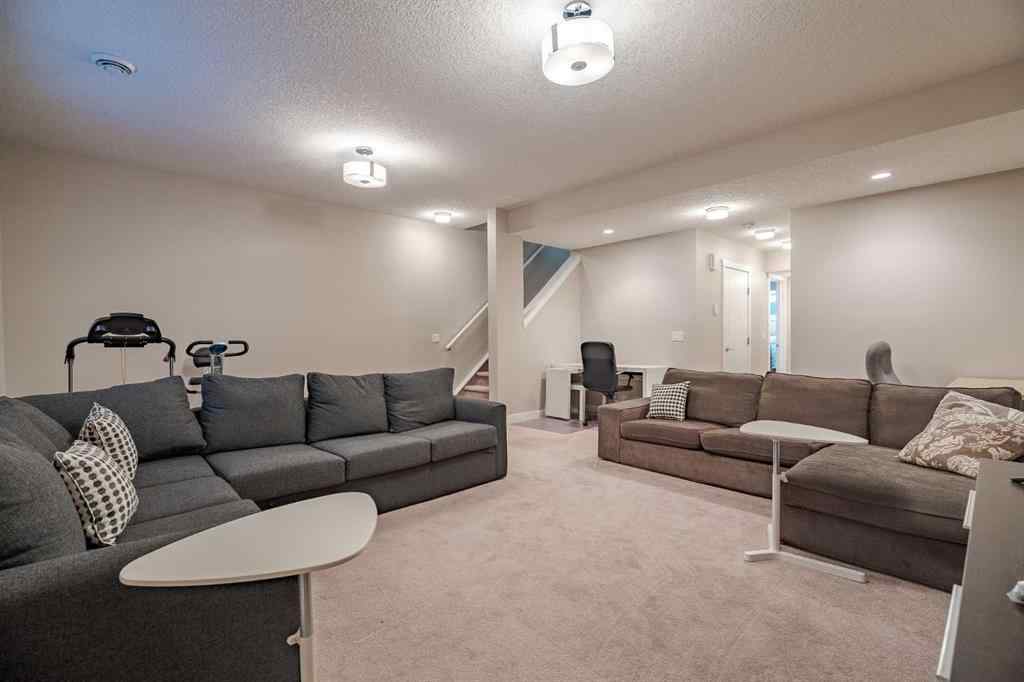 MLS® A2257023 - 2212 5 Avenue NW in West Hillhurst Calgary, Residential