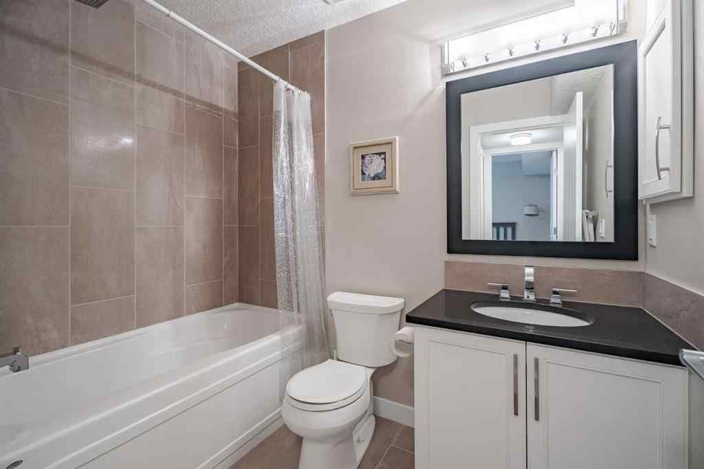 MLS® A2257023 - 2212 5 Avenue NW in West Hillhurst Calgary, Residential