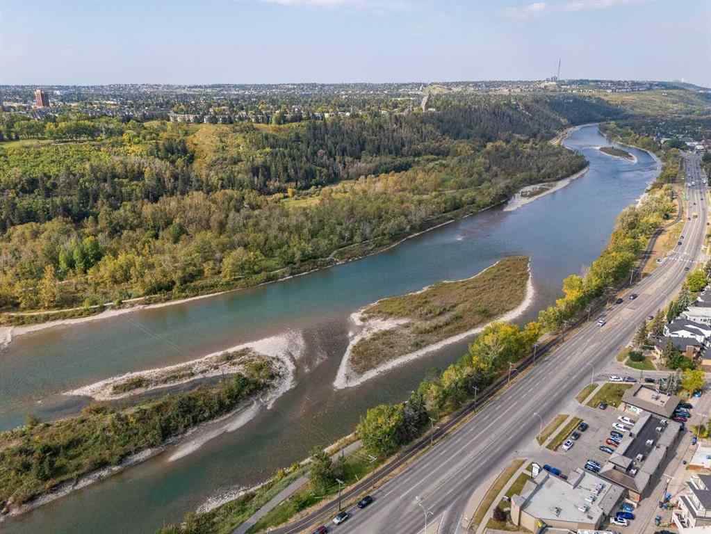 MLS® A2257023 - 2212 5 Avenue NW in West Hillhurst Calgary, Residential