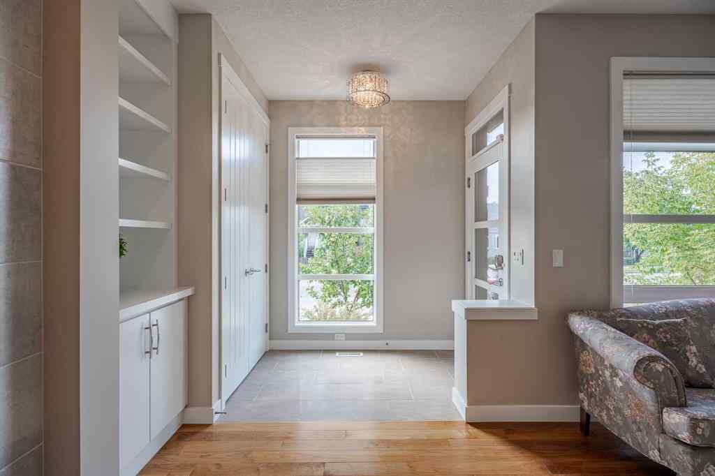 MLS® A2257023 - 2212 5 Avenue NW in West Hillhurst Calgary, Residential