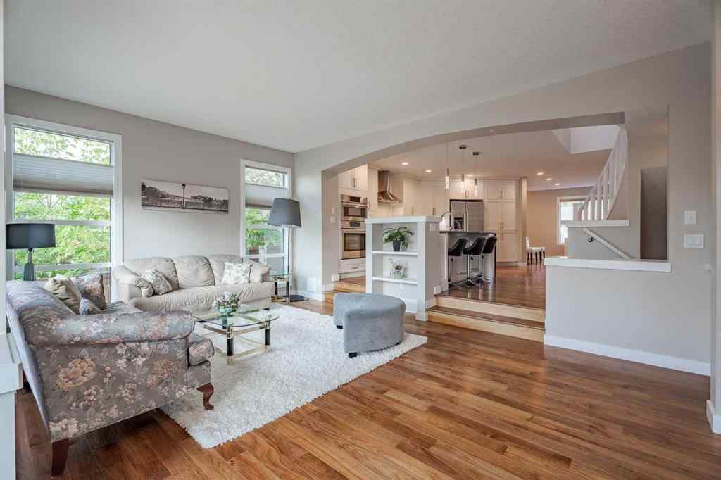 MLS® A2257023 - 2212 5 Avenue NW in West Hillhurst Calgary, Residential