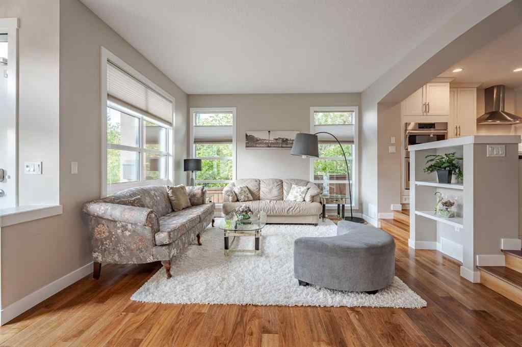 MLS® A2257023 - 2212 5 Avenue NW in West Hillhurst Calgary, Residential