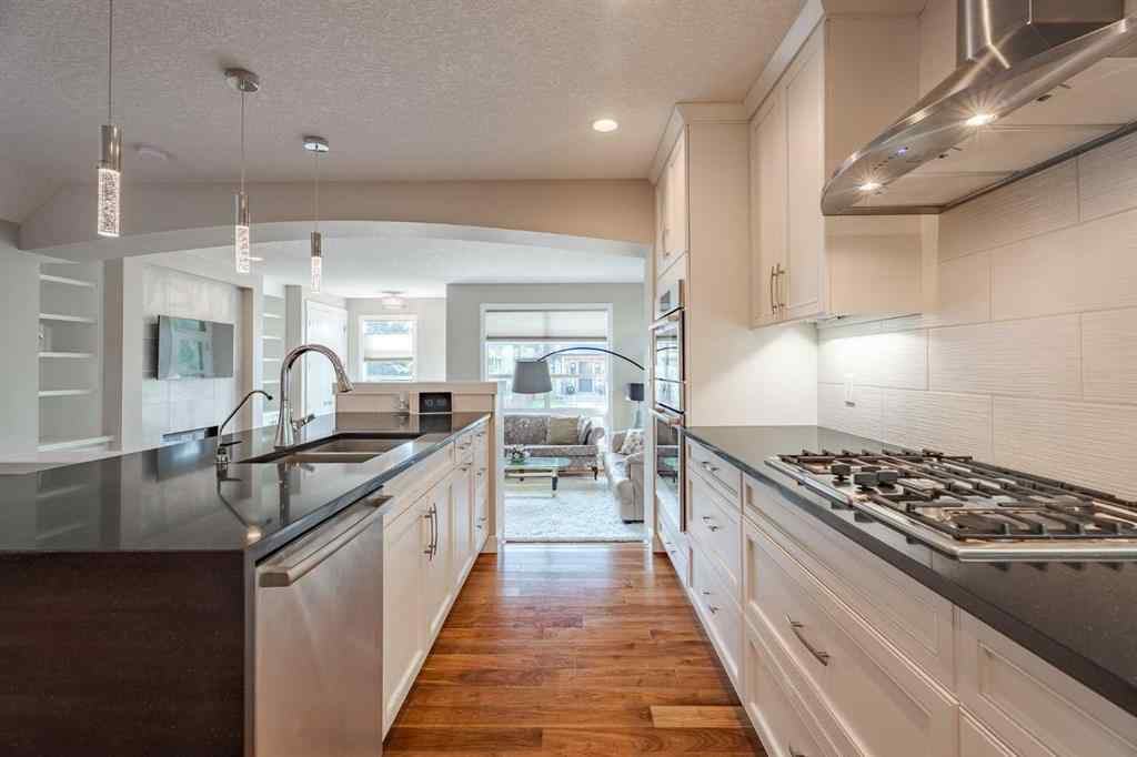 MLS® A2257023 - 2212 5 Avenue NW in West Hillhurst Calgary, Residential