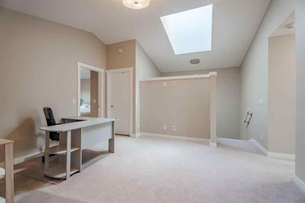 MLS® A2257023 - 2212 5 Avenue NW in West Hillhurst Calgary, Residential