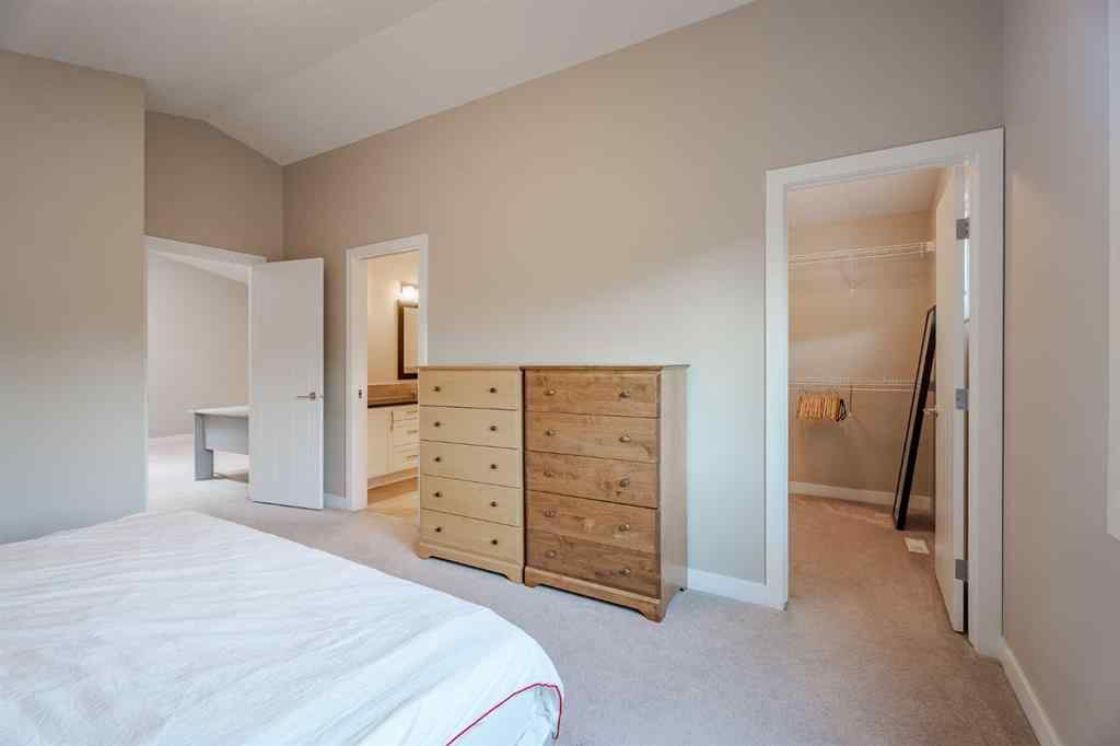 MLS® A2257023 - 2212 5 Avenue NW in West Hillhurst Calgary, Residential