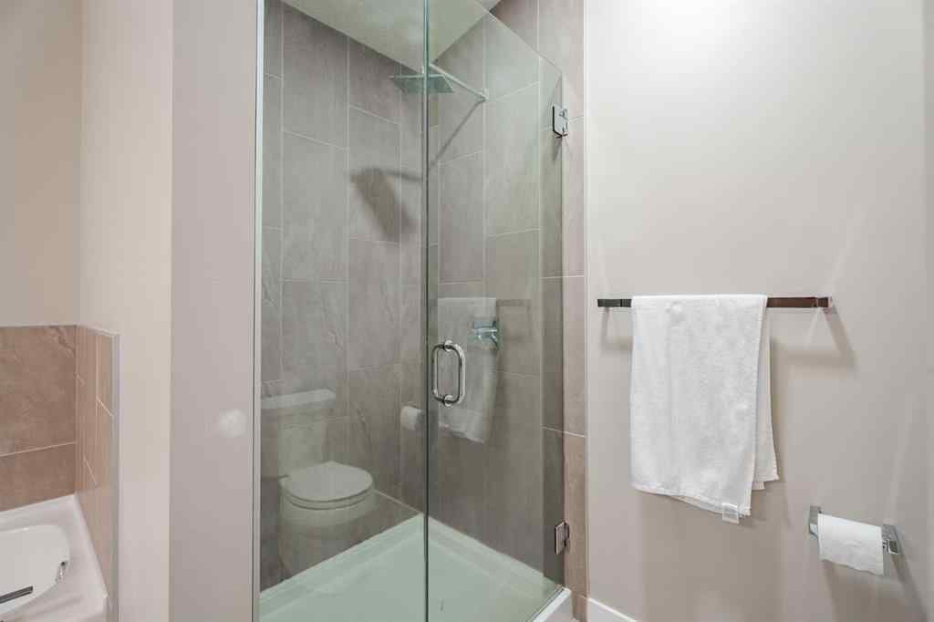 MLS® A2257023 - 2212 5 Avenue NW in West Hillhurst Calgary, Residential