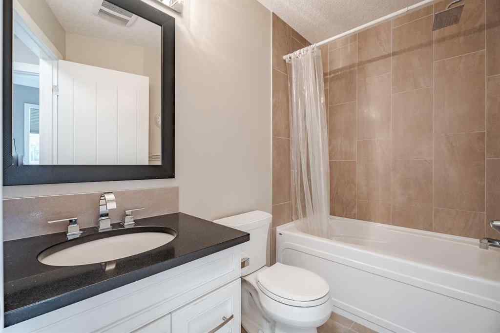 MLS® A2257023 - 2212 5 Avenue NW in West Hillhurst Calgary, Residential