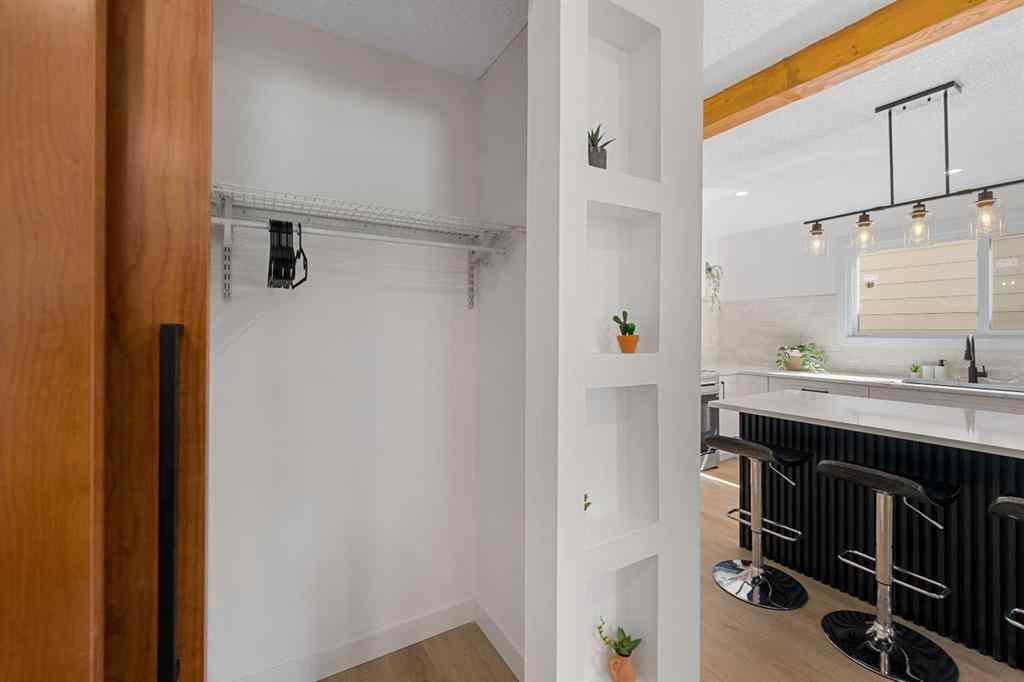 MLS® A2257028 - 966 Berkley Drive NW in Beddington Heights Calgary, Residential