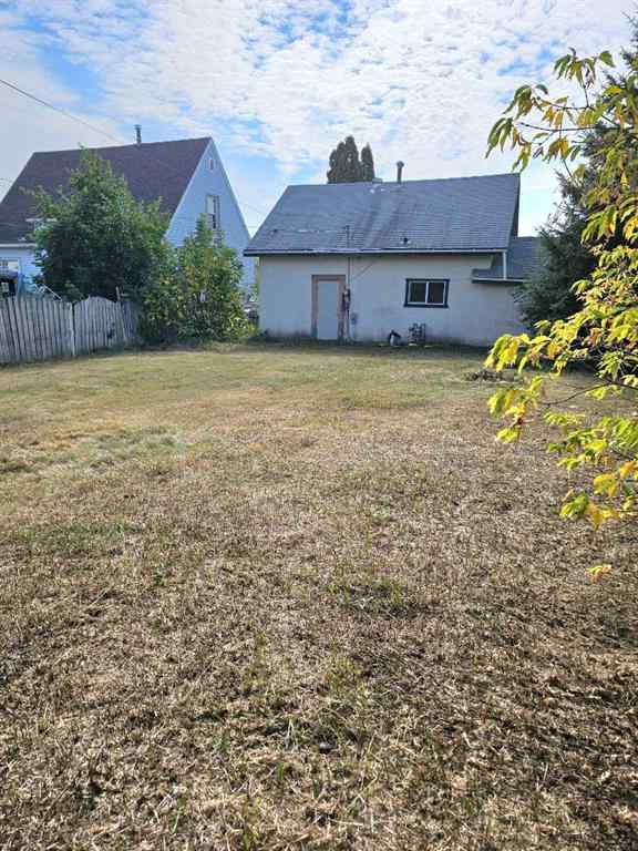 MLS® A2257036 - 9304 107 Avenue  in Hillside Grande Prairie, Residential