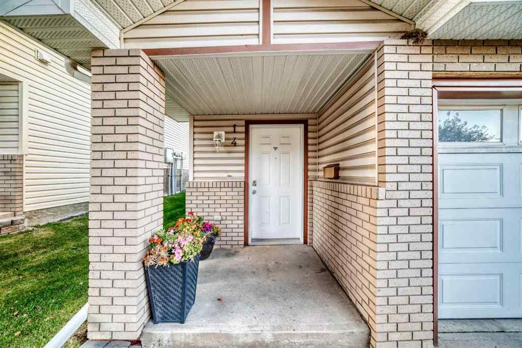 MLS® A2257056 - 14 DOVER Mews SE in Dover Calgary, Residential