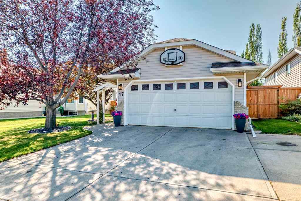 MLS® A2257060 - 47 Willowbrook Drive NW in Willowbrook Airdrie, Residential