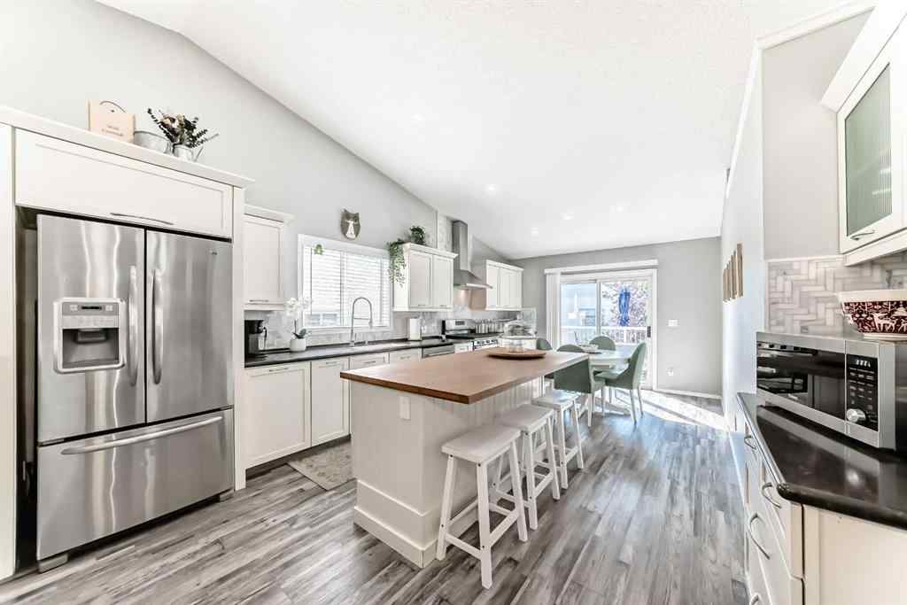 MLS® A2257060 - 47 Willowbrook Drive NW in Willowbrook Airdrie, Residential