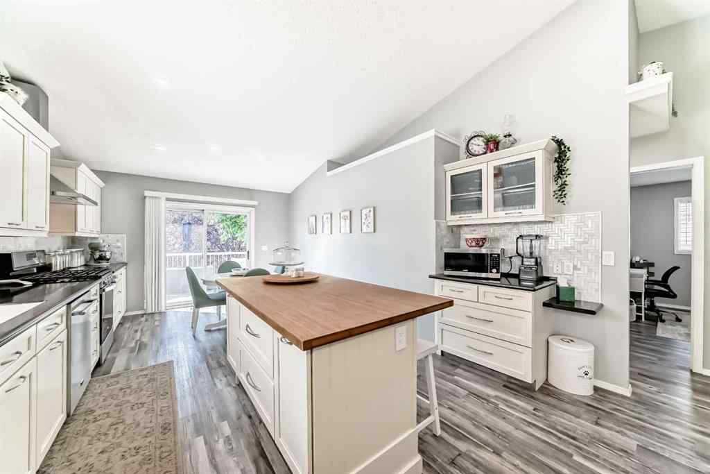 MLS® A2257060 - 47 Willowbrook Drive NW in Willowbrook Airdrie, Residential