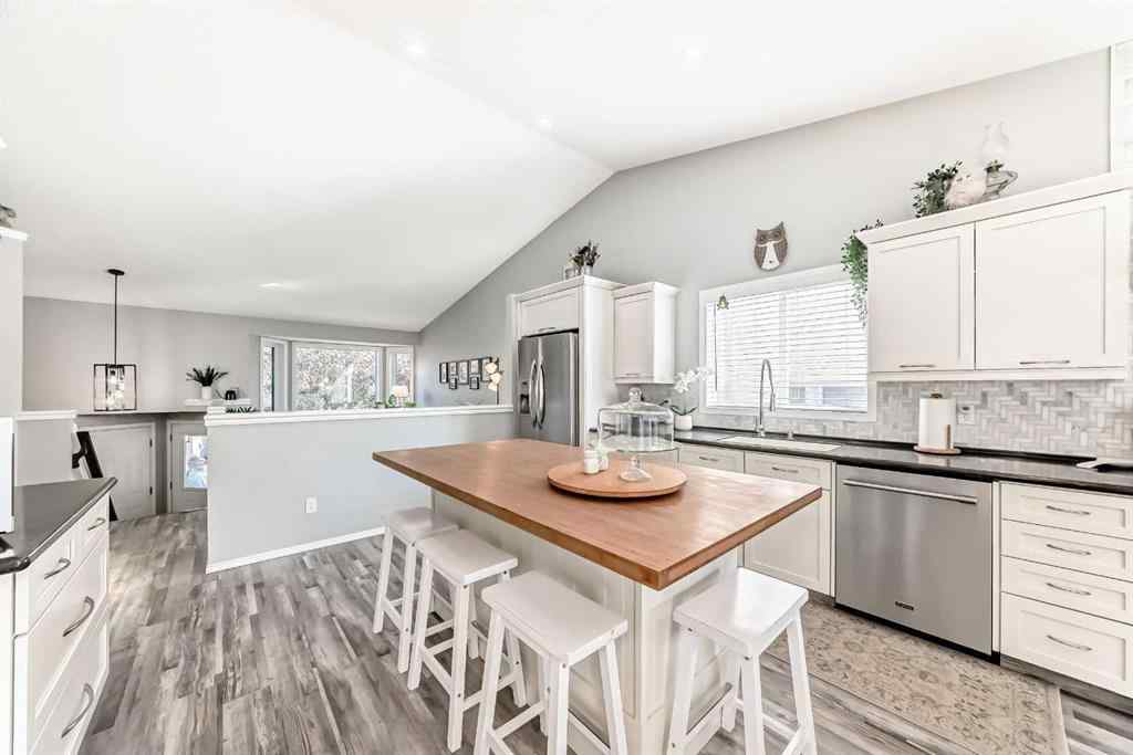 MLS® A2257060 - 47 Willowbrook Drive NW in Willowbrook Airdrie, Residential
