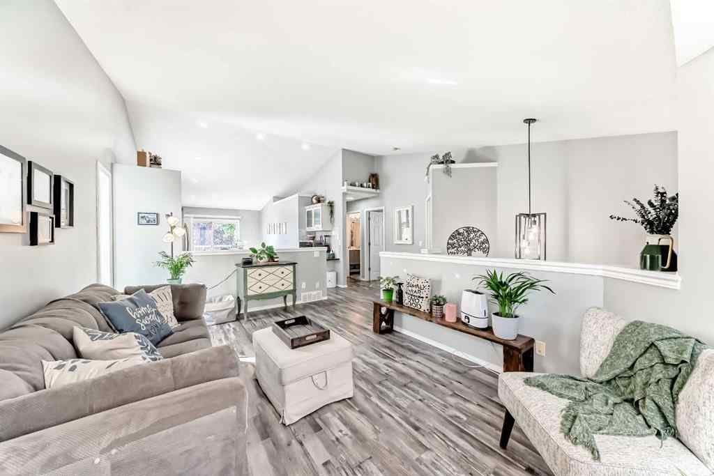 MLS® A2257060 - 47 Willowbrook Drive NW in Willowbrook Airdrie, Residential