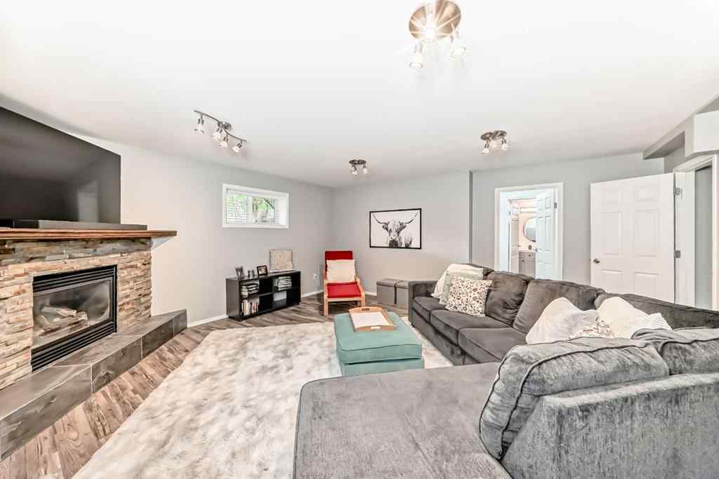 MLS® A2257060 - 47 Willowbrook Drive NW in Willowbrook Airdrie, Residential