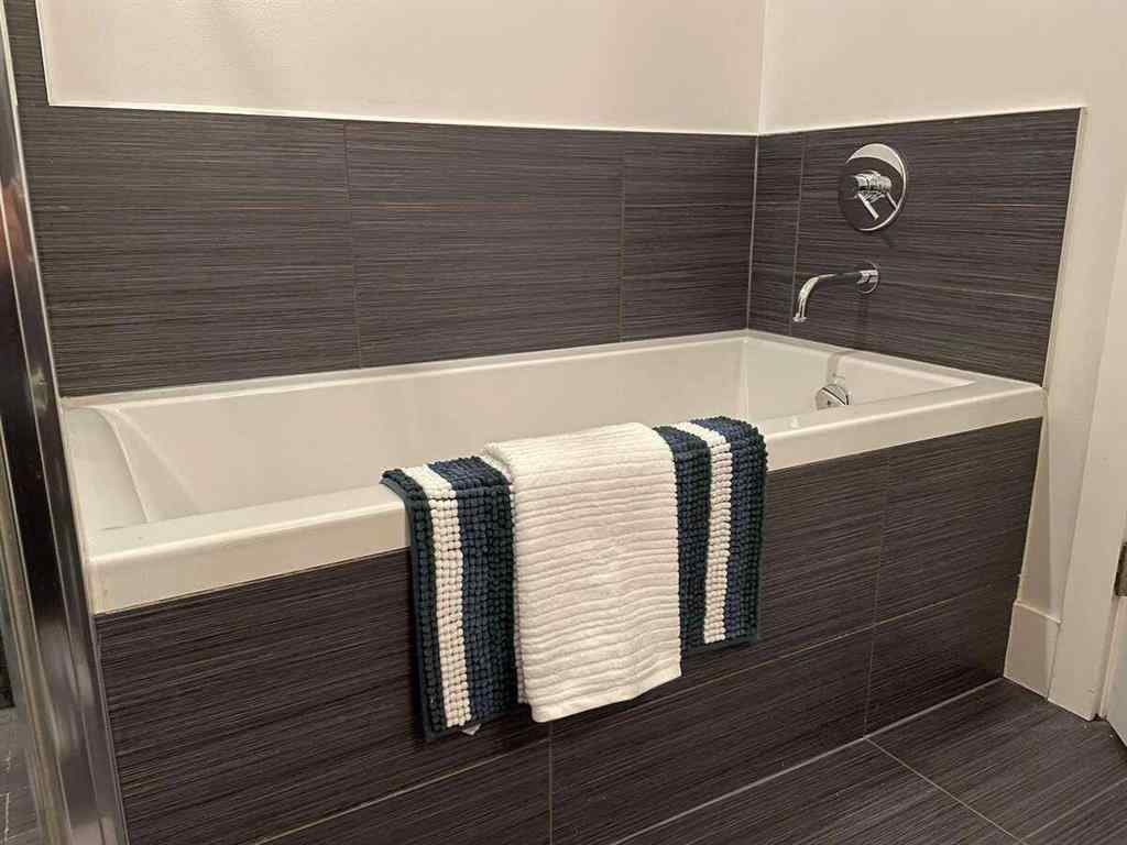 MLS® A2257062 - Unit #407 2505 17 Avenue SW in Richmond Calgary, Residential