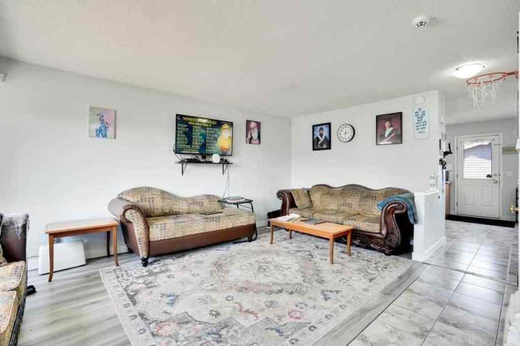 MLS® A2257065 - 8 MARTIN CROSSING Crescent NE in Martindale Calgary, Residential