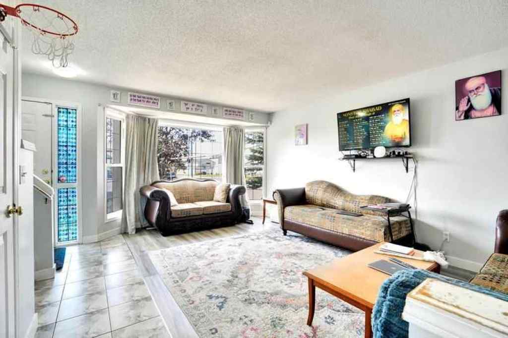 MLS® A2257065 - 8 MARTIN CROSSING Crescent NE in Martindale Calgary, Residential