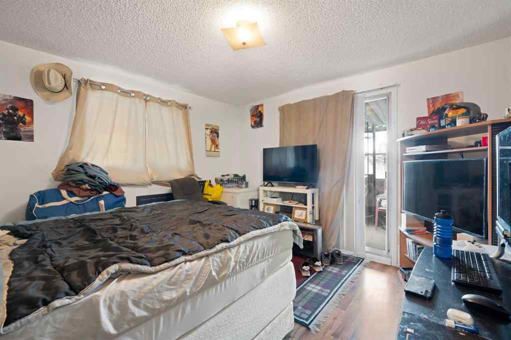 MLS® A2257069 - 1521 44 Street SE in Forest Lawn Calgary, Residential