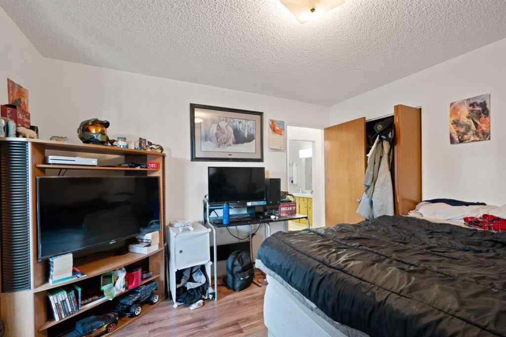 MLS® A2257069 - 1521 44 Street SE in Forest Lawn Calgary, Residential