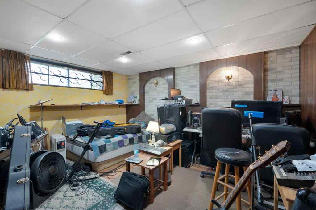 MLS® A2257069 - 1521 44 Street SE in Forest Lawn Calgary, Residential