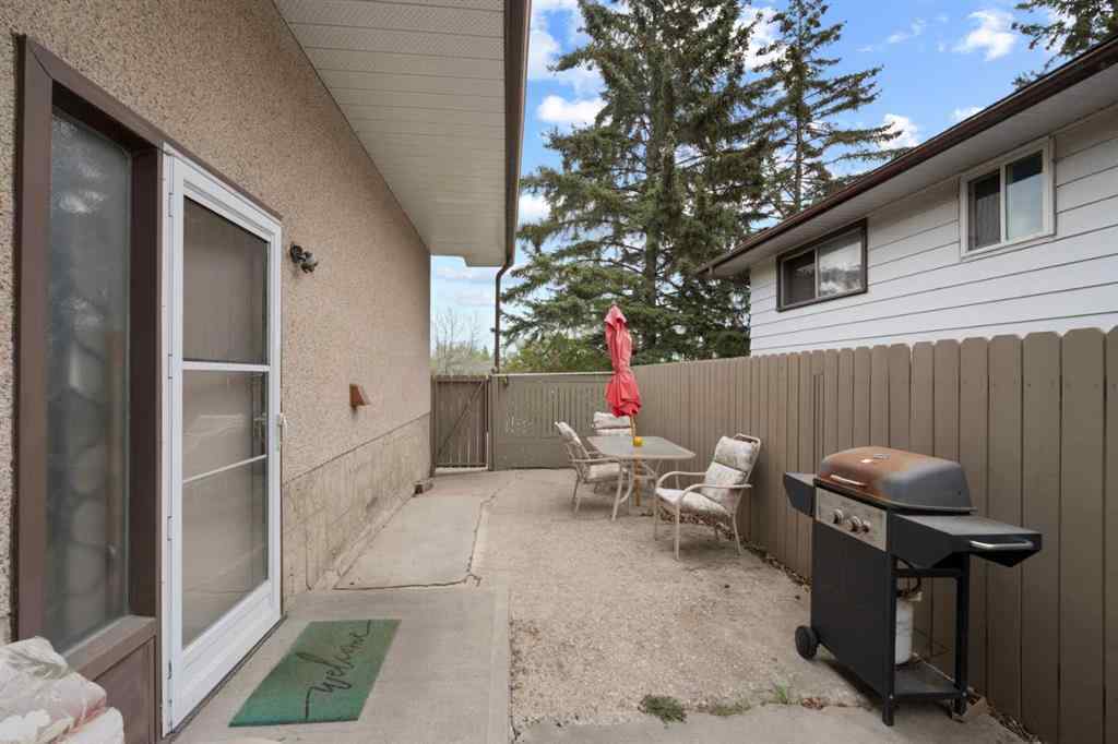 MLS® A2257069 - 1521 44 Street SE in Forest Lawn Calgary, Residential
