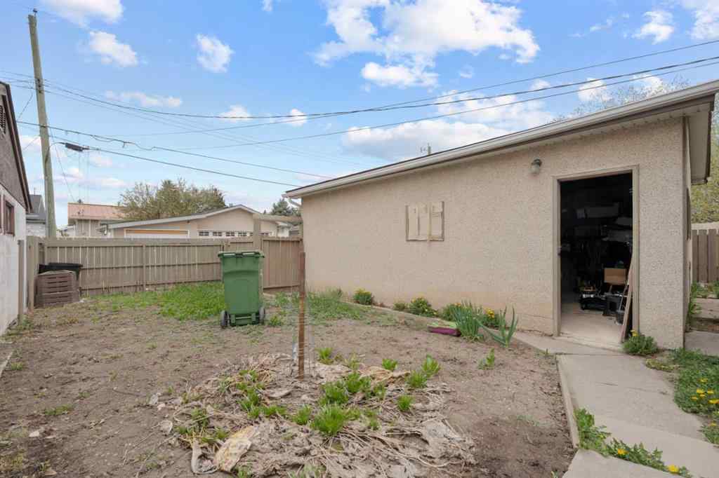 MLS® A2257069 - 1521 44 Street SE in Forest Lawn Calgary, Residential