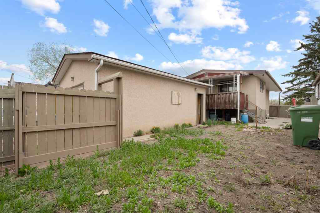 MLS® A2257069 - 1521 44 Street SE in Forest Lawn Calgary, Residential