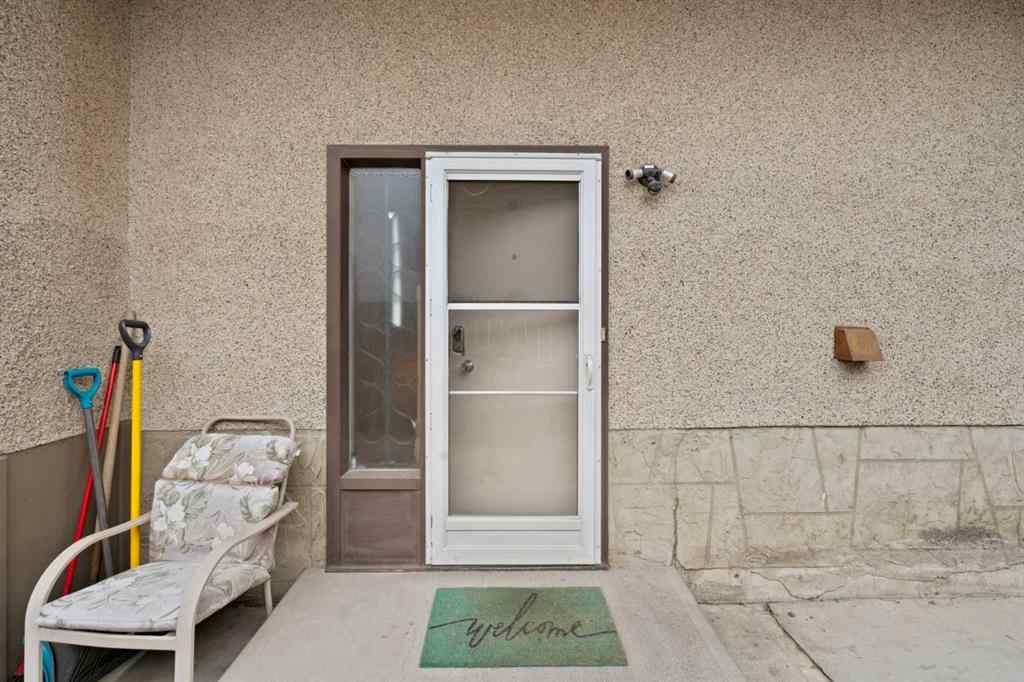 MLS® A2257069 - 1521 44 Street SE in Forest Lawn Calgary, Residential