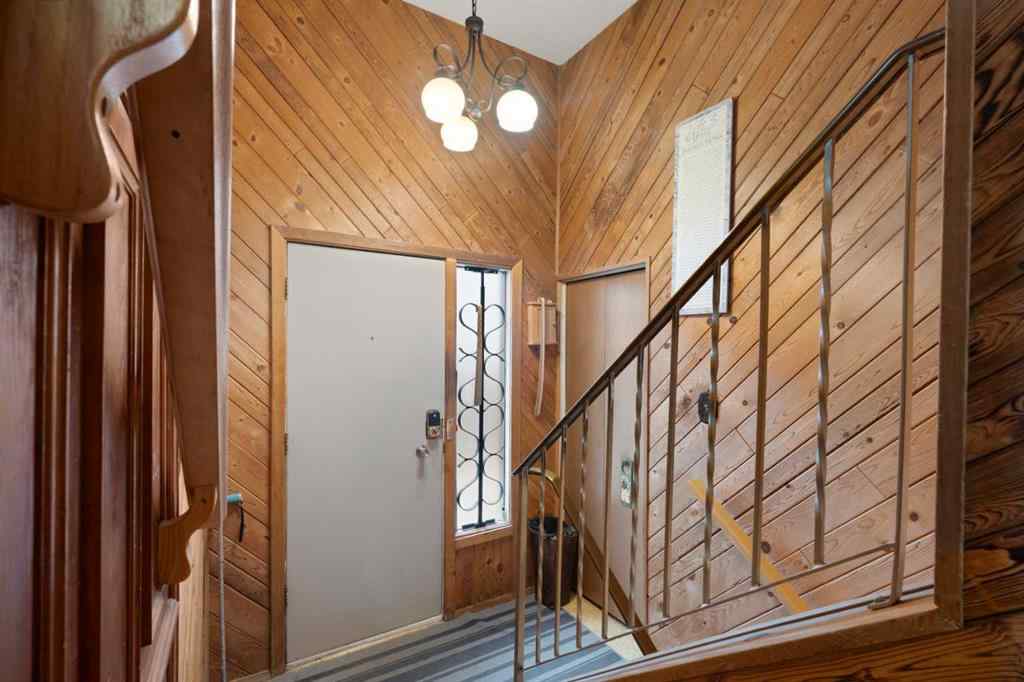 MLS® A2257069 - 1521 44 Street SE in Forest Lawn Calgary, Residential