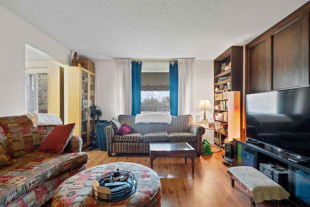 MLS® A2257069 - 1521 44 Street SE in Forest Lawn Calgary, Residential