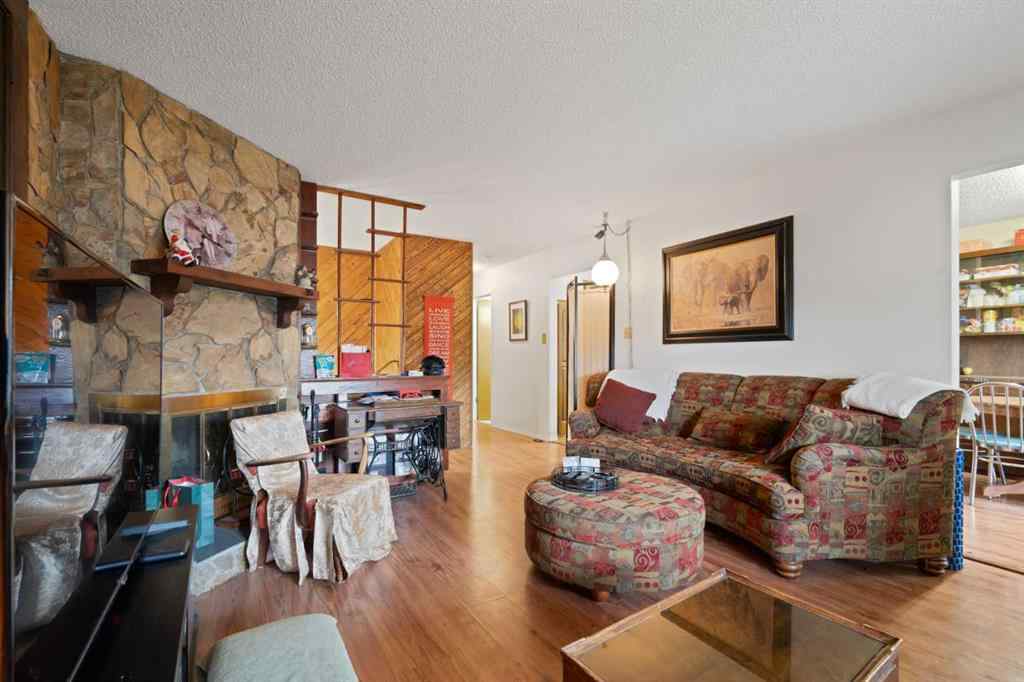 MLS® A2257069 - 1521 44 Street SE in Forest Lawn Calgary, Residential