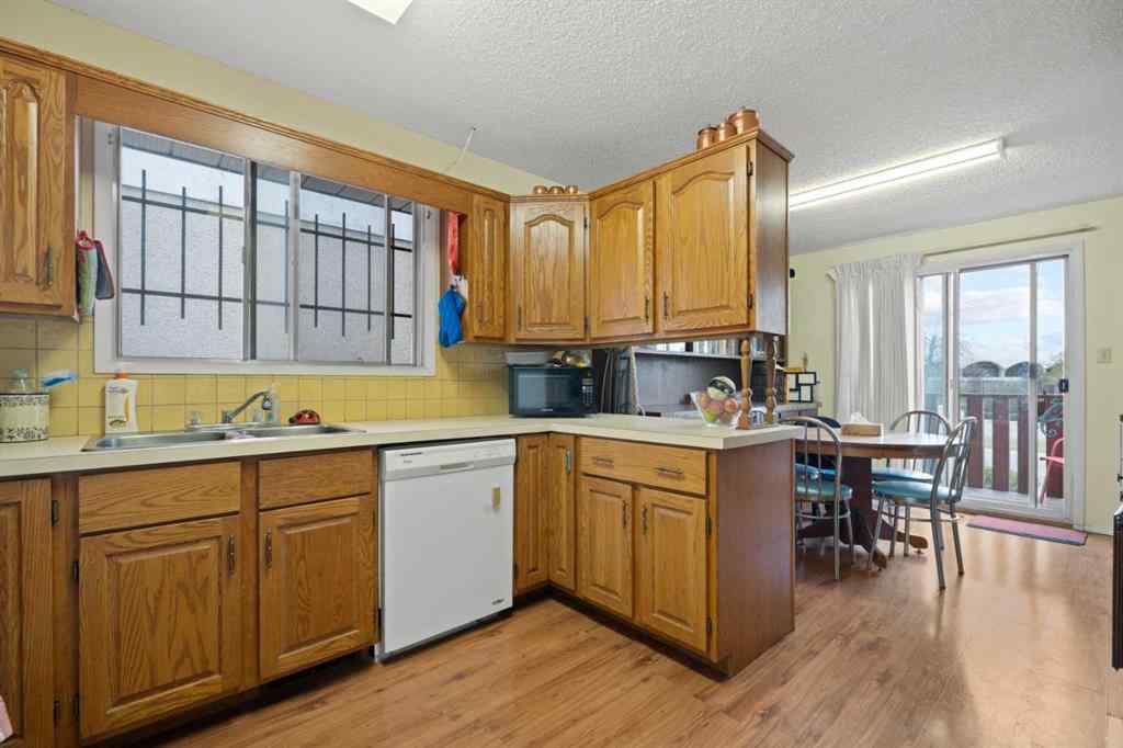 MLS® A2257069 - 1521 44 Street SE in Forest Lawn Calgary, Residential