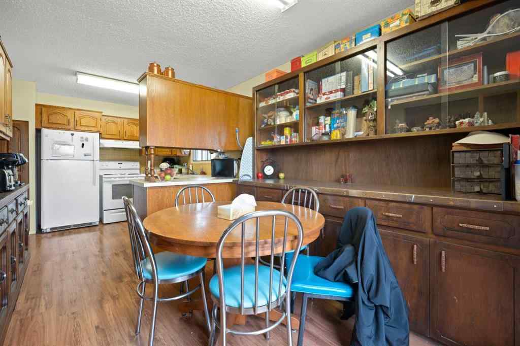 MLS® A2257069 - 1521 44 Street SE in Forest Lawn Calgary, Residential