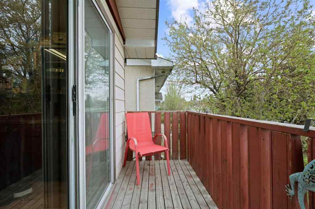 MLS® A2257069 - 1521 44 Street SE in Forest Lawn Calgary, Residential