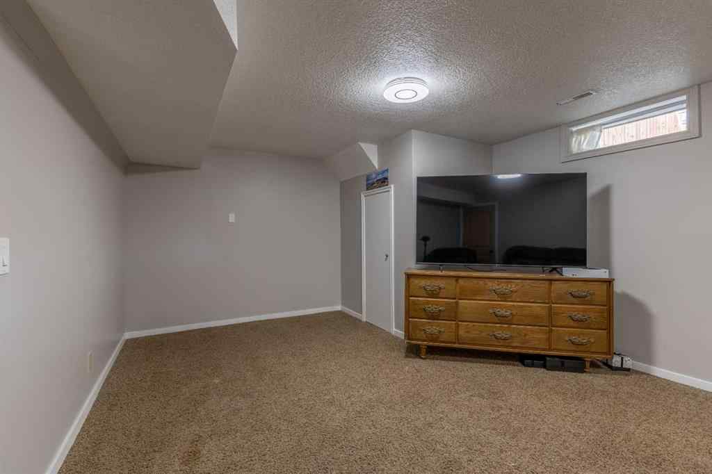 MLS® A2257078 - 2015 16 Avenue S in Agnes Davidson Lethbridge, Residential