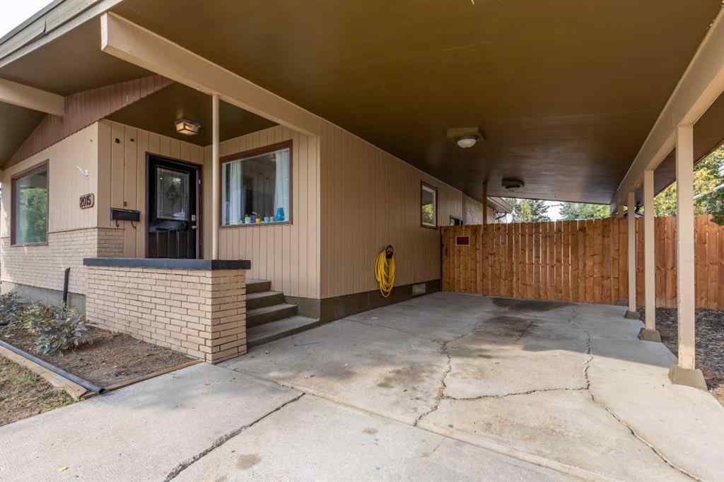 MLS® A2257078 - 2015 16 Avenue S in Agnes Davidson Lethbridge, Residential