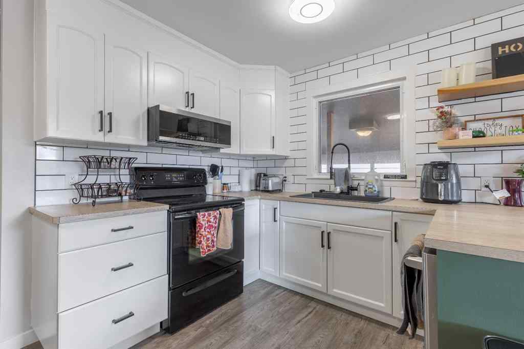 MLS® A2257078 - 2015 16 Avenue S in Agnes Davidson Lethbridge, Residential