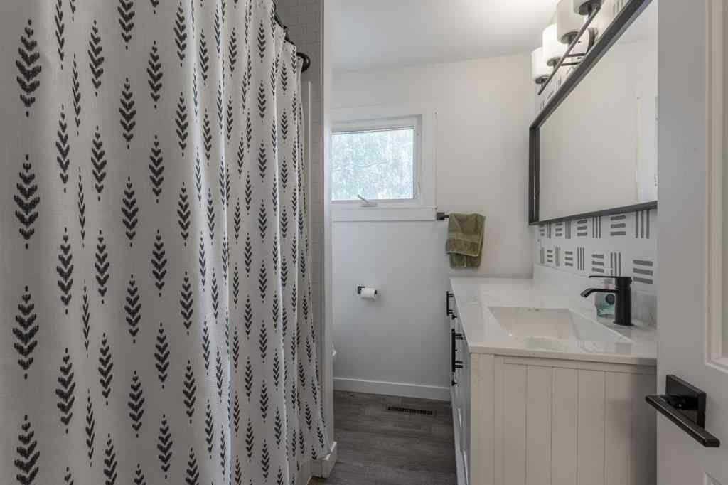 MLS® A2257078 - 2015 16 Avenue S in Agnes Davidson Lethbridge, Residential