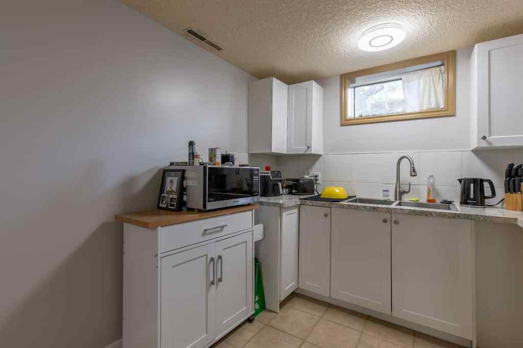 MLS® A2257078 - 2015 16 Avenue S in Agnes Davidson Lethbridge, Residential