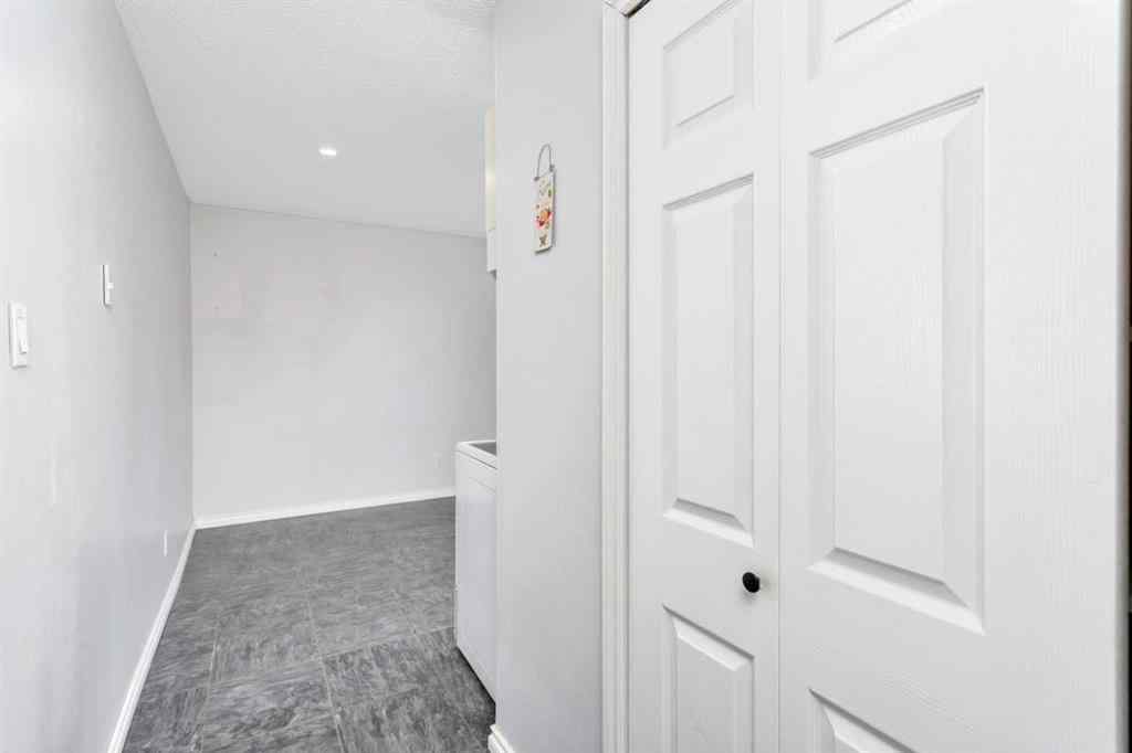 MLS® A2257083 - 5112 56 Street  in Rocky Mtn House Rocky Mountain House, Residential