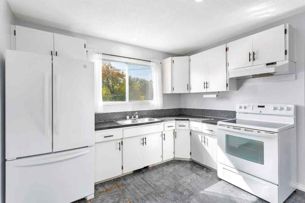 MLS® A2257083 - 5112 56 Street  in Rocky Mtn House Rocky Mountain House, Residential