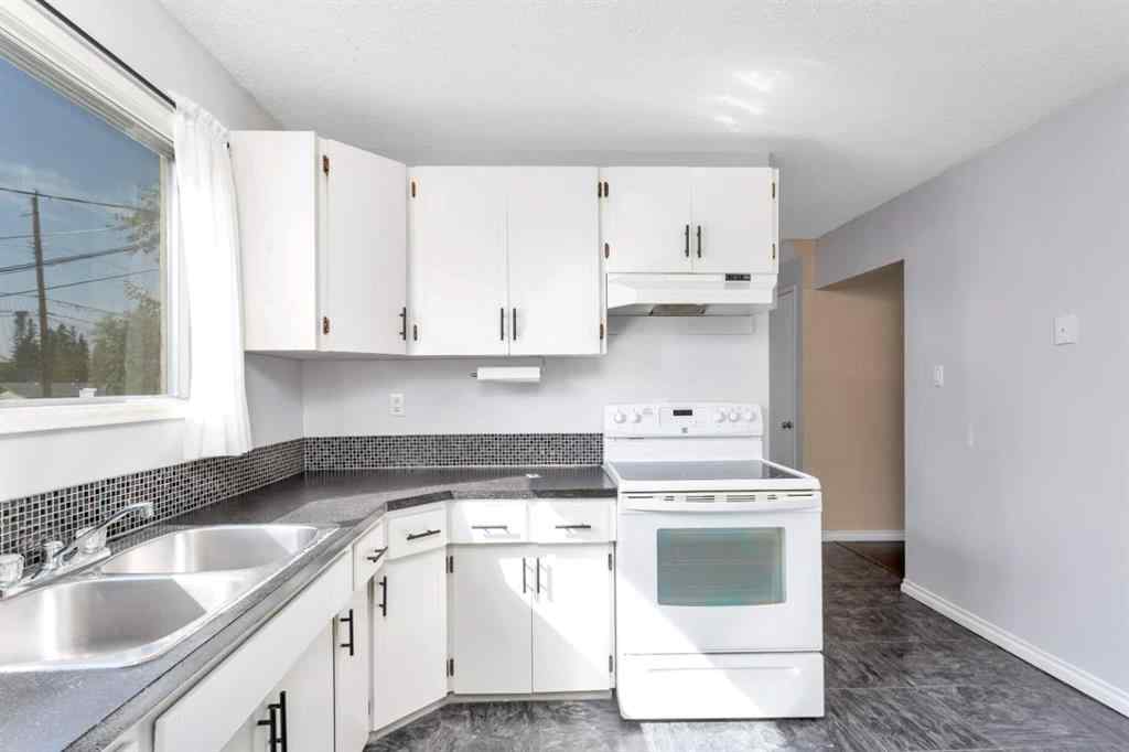 MLS® A2257083 - 5112 56 Street  in Rocky Mtn House Rocky Mountain House, Residential