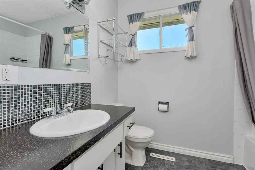 MLS® A2257083 - 5112 56 Street  in Rocky Mtn House Rocky Mountain House, Residential