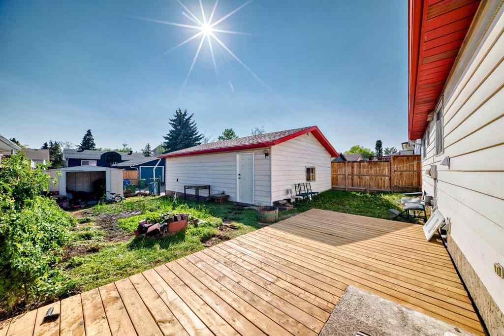 MLS® A2257092 - 948 Rundlecairn Way NE in Rundle Calgary, Residential
