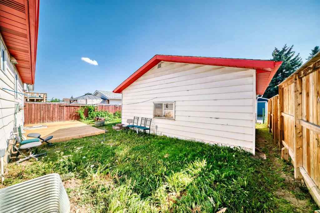 MLS® A2257092 - 948 Rundlecairn Way NE in Rundle Calgary, Residential