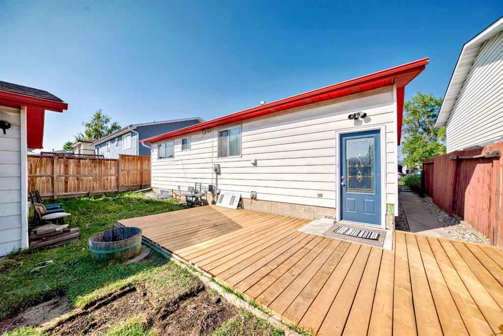MLS® A2257092 - 948 Rundlecairn Way NE in Rundle Calgary, Residential