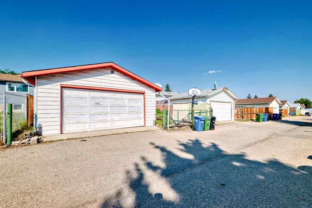 MLS® A2257092 - 948 Rundlecairn Way NE in Rundle Calgary, Residential