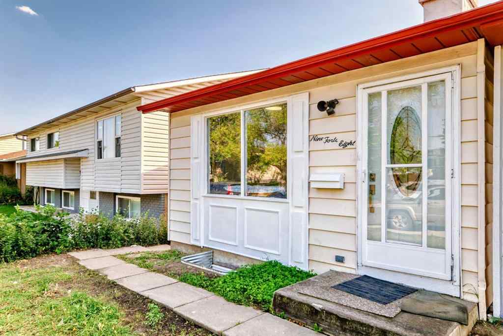 MLS® A2257092 - 948 Rundlecairn Way NE in Rundle Calgary, Residential